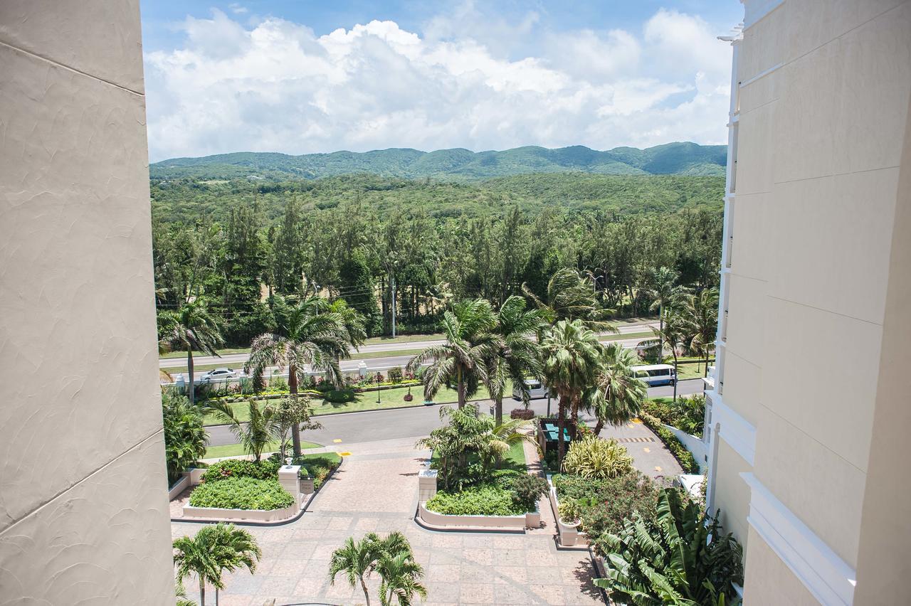 Palmyra Luxury Beach Condos Montego Bay Exterior foto
