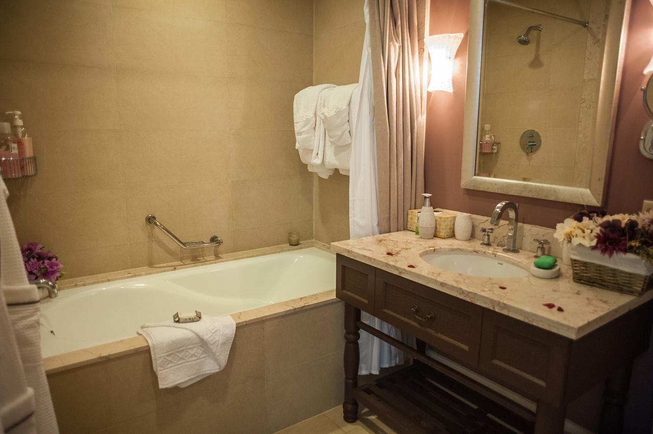 Palmyra Luxury Beach Condos Montego Bay Exterior foto